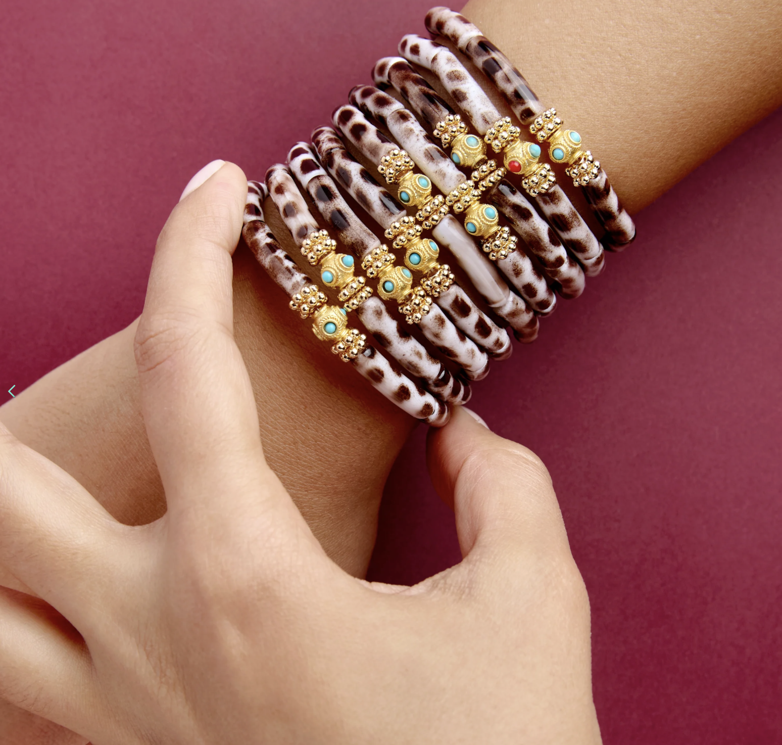 Bracelets Mini Léo Léopard – Wearing Juhu – Image 3