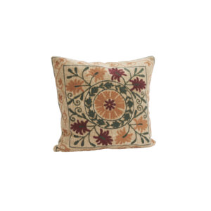 Housse de coussin brodée à fleurs rouges 50 x 50 cm