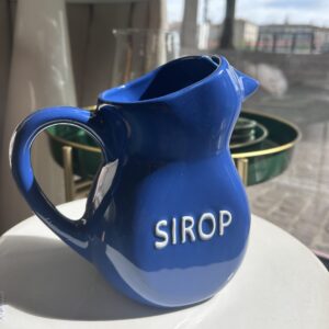 Pichet en céramique "Sirop" bleu Majorelle