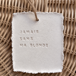 Plaque message en argile à suspendre - ME WE - Jamais sans ma blonde