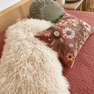Coussin Cocooning en agneau Cream 40x80 cm – Ib Laursen