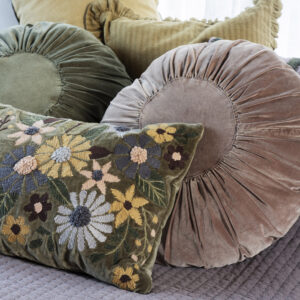 Coussin en velours brodé vert 40 × 60 cm – Madam Stoltz