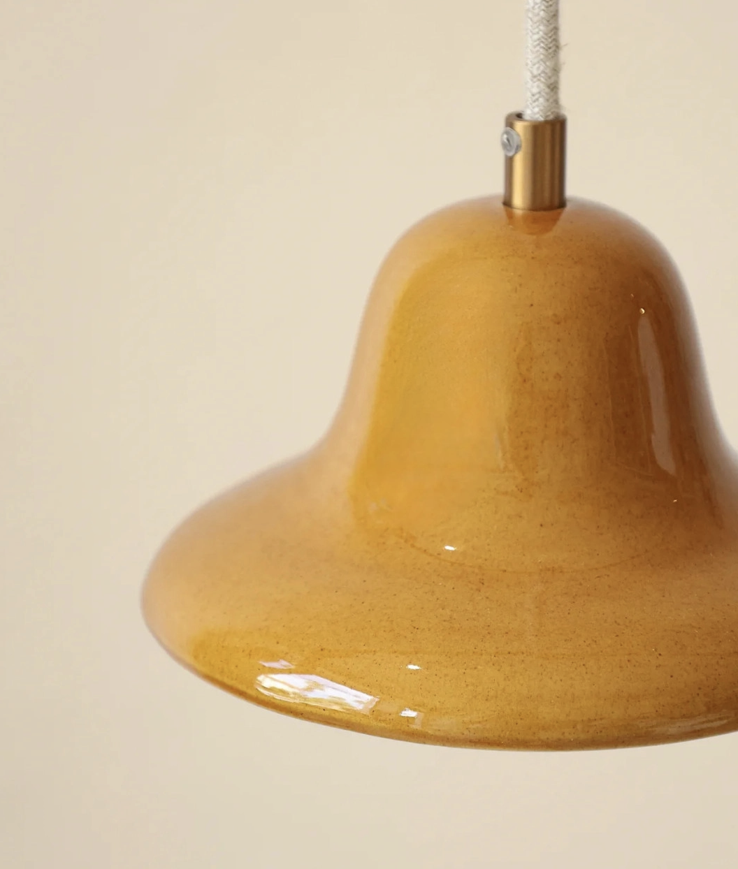 Suspension Gigaro S en céramique Miel Ø16 cm – Masamé – Image 2